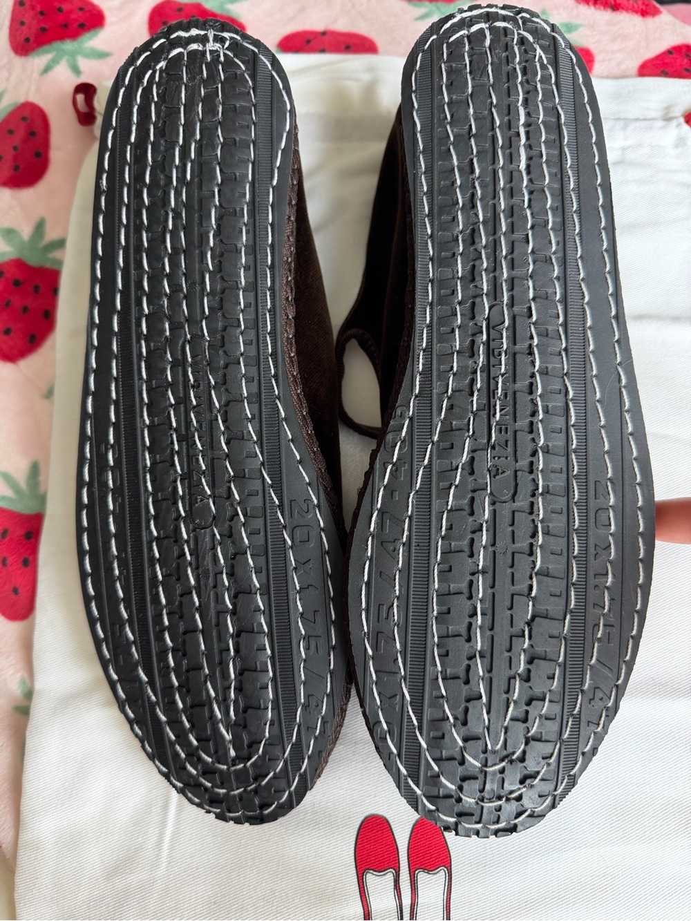 Vibi Venezia brown velvet Mary Jane flats - Picture 6 of 11